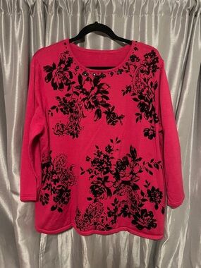 Women’s magenta Floral Long-Sleeve Top